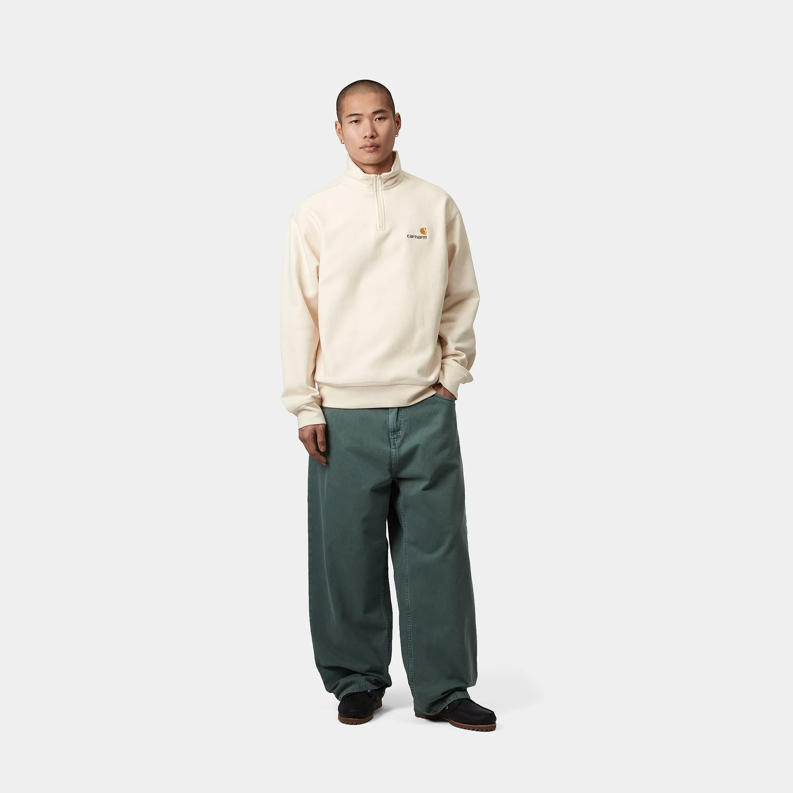 CARHARTT WIP HALF ZIP AMERICAN SCRIPT SWEAT | SUDADERA CON MEDIA CREMALLERA Y CUELLO ALTO