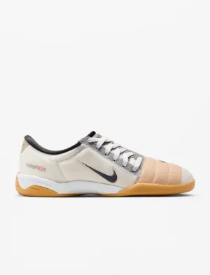 T90 (White/Gum)